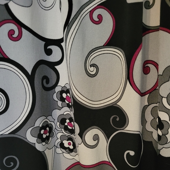 Swirly Tank Top - Picture 3 of 3